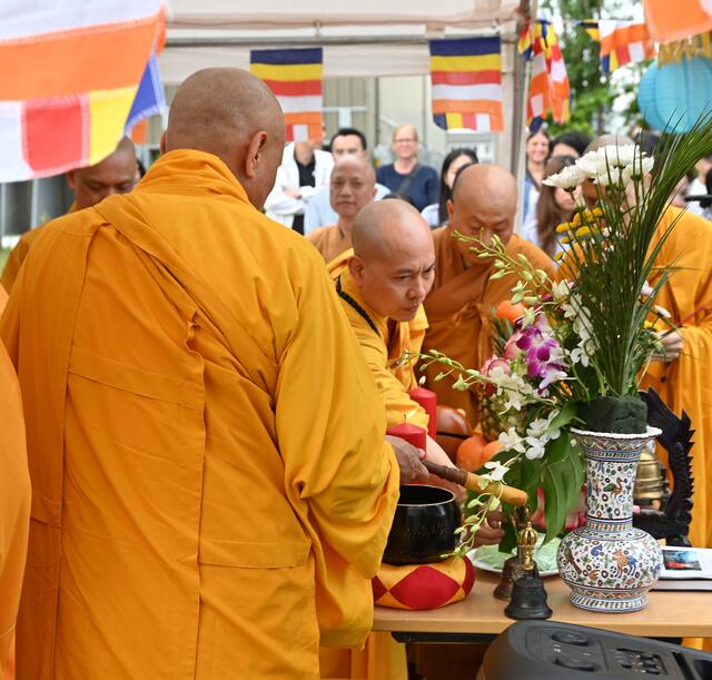 Feierliche Grundsteinlegung an der Mittelfelder Pagode