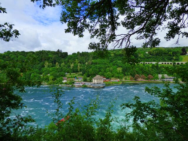 Blick auf die andere Seite, Schlössli Wörth