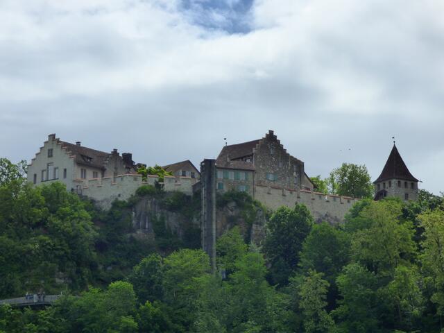 Vorbei an Schloß Laufen