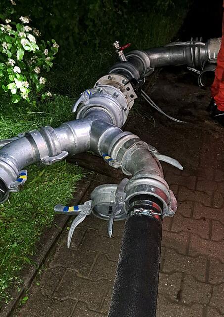 Umfangreiche Pumparbeiten wurden während des Hochwassers durchgeführt. | Foto: Dieter Seebach/THW Augsburg