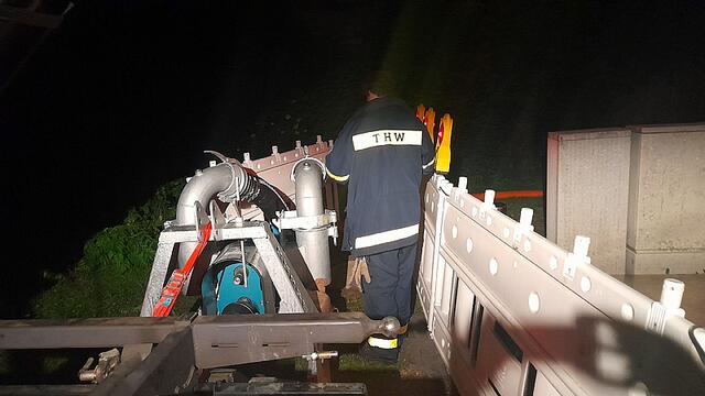 Nachtschichten: Überwachung von Pumpen und Pegel. | Foto: Dieter Seebach/THW Augsburg