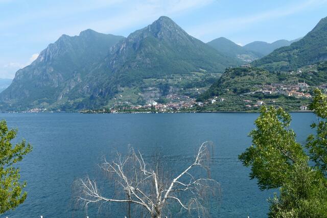 Blick auf die Bergkette über Marone