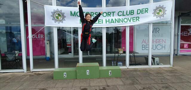 Charlotte freut sich riesig über Platz 4.