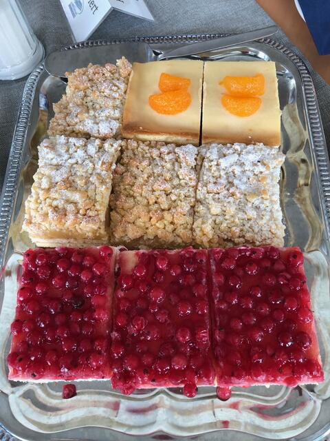 Foto: An Deck wurden Kaffee und köstliche Kuchen serviert.