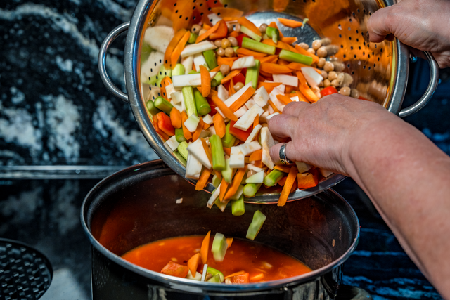 Sabinas Kochstudio: Minestrone a la Sabina  | Foto: FSeventfoto