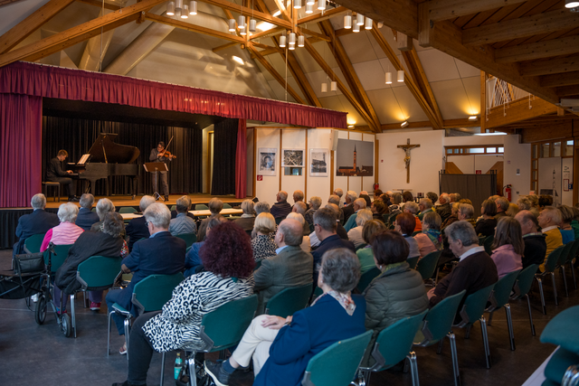 Zur Mitgliederversammlung 2024 vom Freundeskreis Friedberger Musiksommer e.V.  begeisterten der Pianist Evgny Konnov und Sandro Roy an der Violine die Zuhörer  | Foto: FSeventfoto