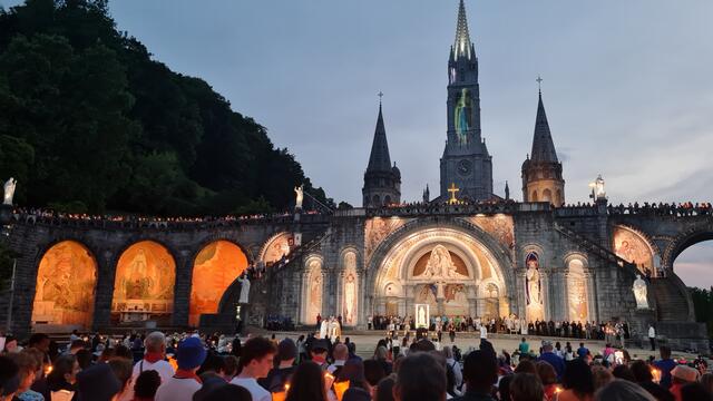 Abendliche Lichterprozession