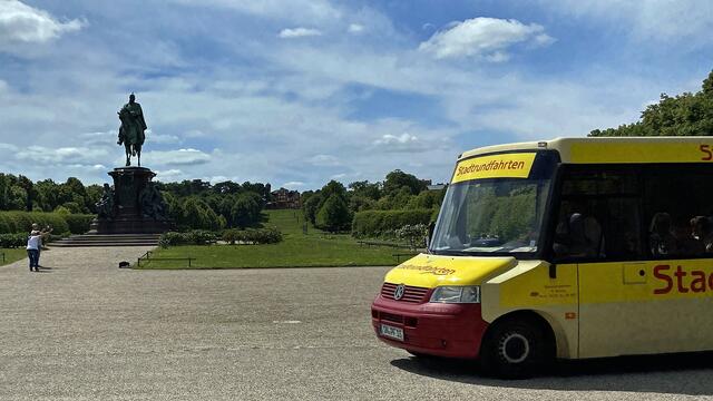 Der Schlossgarten gehört zu den Stationen der Stadtrundfahrten durch Schwerin. Foto: Helmut Kuzina