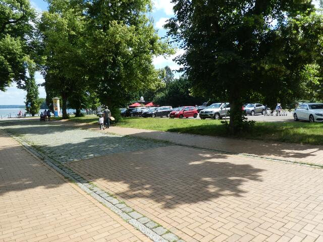 Gut besuchter Parkplatz in Zippendorf