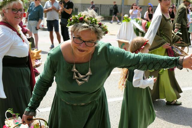 Habe die Ehre :))))))!