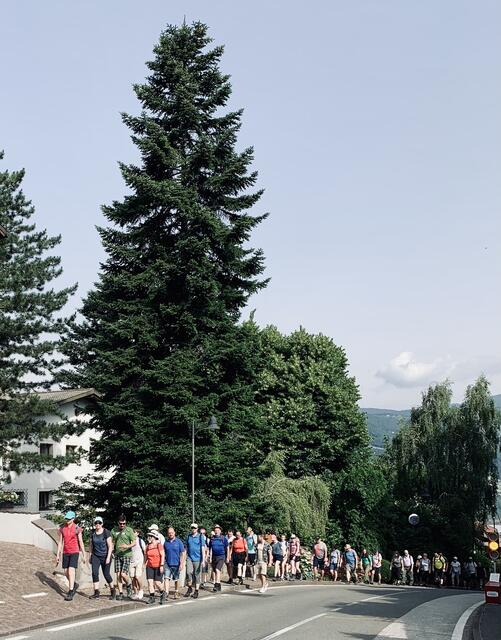 Stadtkapelle und Jugendkapelle auf dem Weg zur Tuff Alm | Foto: Saskia Nembach