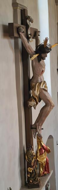 Geschehen unter dem Kreuz mit Gottesmutter Maria und Jünger Johannes