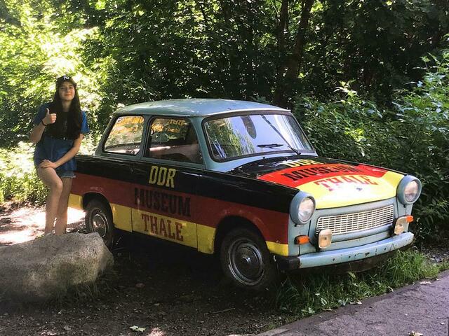 Eine Erinnerung an die DDR mit ihrem wohl bekanntesten Symbol... Besonders interessant für unsere Enkelin, zumal ihr Papa bei VW arbeitet...