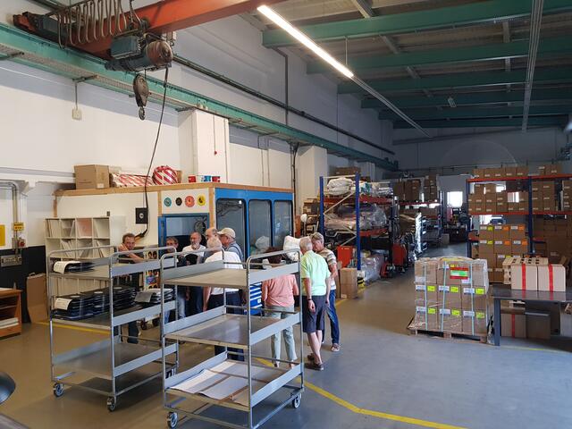 In der Halle stehen nicht nur die Schall-Plattenpressen, sondern auch die Verpackungsanlage, die Qualitätskontrolle und der Versand. 