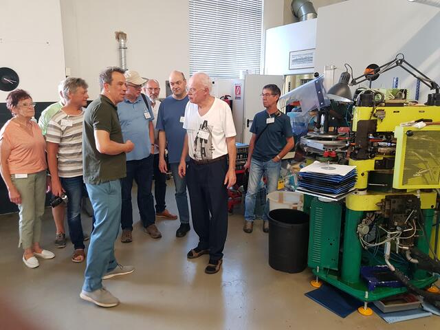 Fragen über Fragen mußte Moritz Illner an diesem Tag den Besuchern des Radio- und Telefonmuseums Wertingen im Presswerk beantworten.