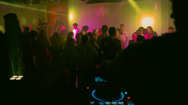 Das Event lud zum Feiern und Tanzen im Innenbereich des Jugendkulturhaus Stereoton ein.