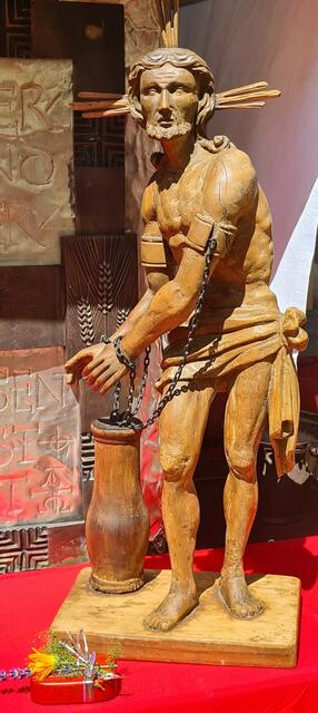 Präsente Statue Geißelheiland auf der Wies und gravierte Schnupftabakdose