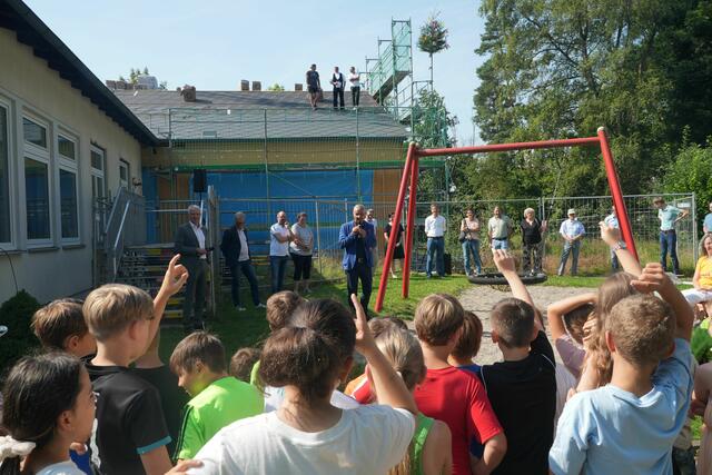 Oberbürgermeister Gerhard Jauernig hebt den Stellenwert von Kindern in der Stadt Günzburg hervor. | Foto: Michael Linder / Stadt Günzburg
