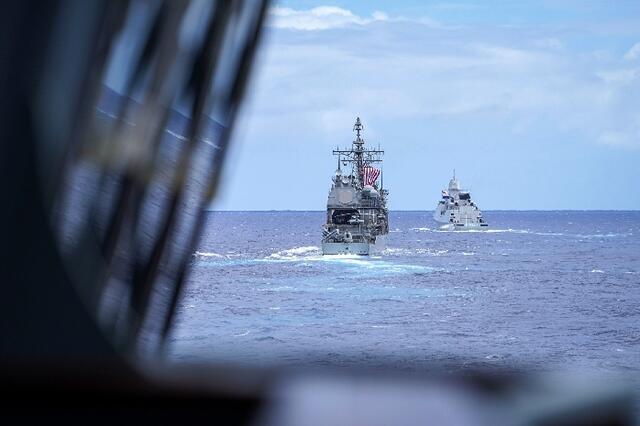 Verbandfahrübung der BADEN- WÜRTTEMBERG mit der USS PRINCETON und der HNLMS TROMP  | Foto: Bundeswehr