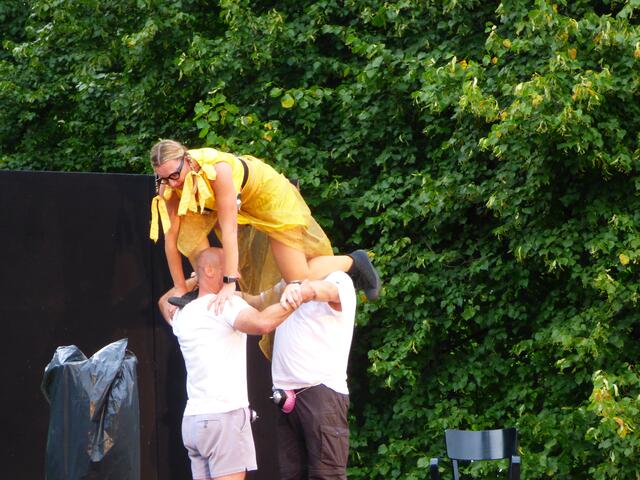 darum mußte ich bei ihr auch so viele Bilder machen.....................
