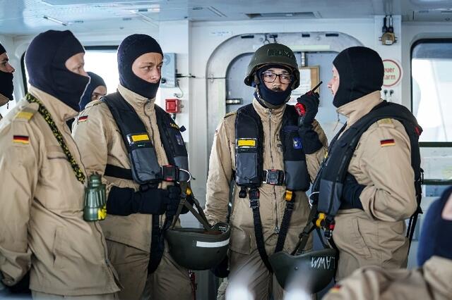 Brückenbesatzung der BADEN- WÜRTTEMBERG auf Gefechtsstation beim RAM- Schießen | Foto: Bundeswehr