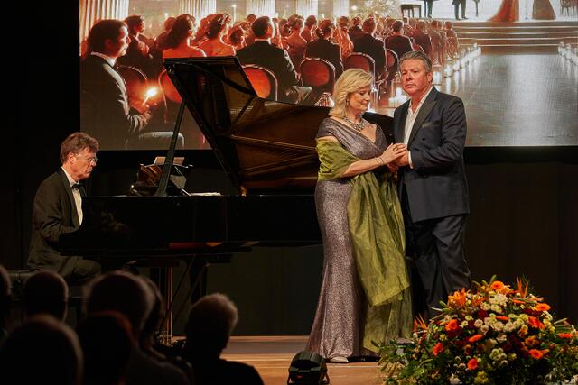 "Stars in Wertingen" - Sternstunden der Klassik mit Camilla Nylund und Anton Saris. Begleitet von Jobst Schneiderat. | Foto: Harry Kraus