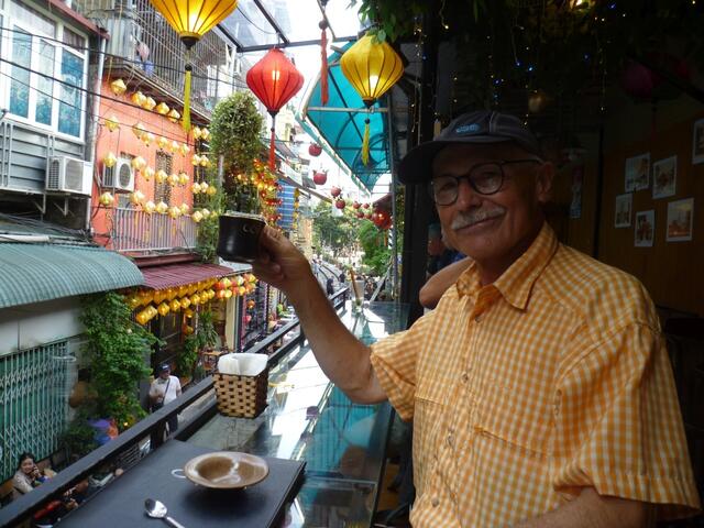 Der Berichterstatter hat es sich gemütlich gemacht.
