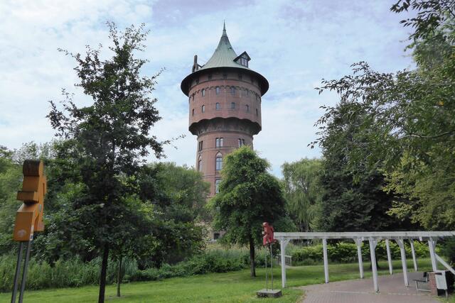 Der Wasserturm in Cuxhaven ist ein Wahrzeichen der Stadt. Im Gebäude betreiben Mirabelle und Alain Caboussat ein Cafe. Den Turm haben sie 2017 erworben und komplett restauriert.