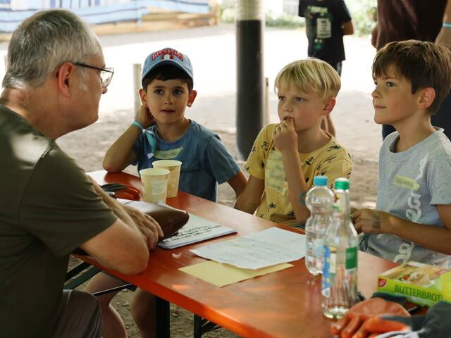 Michael Wörle, Erster Bürgermeister, stellte sich beim Stadtbauspiel in Gersthofen den Fragen der Journalisten der Kinderzeitung. | Foto: Stadt Gersthofen (Stephan Schaller)