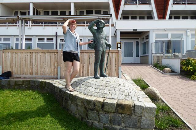 Wattenkieker in Sahlenburg. Dahinter das Hotel gleichen Namens.