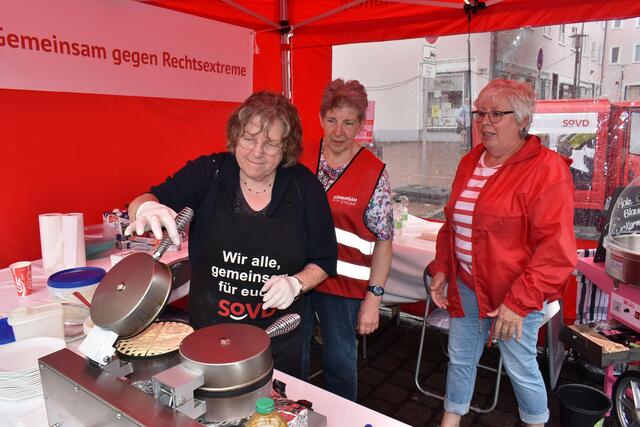Und der SoVD hatte seine Waffeleisen mitgebracht