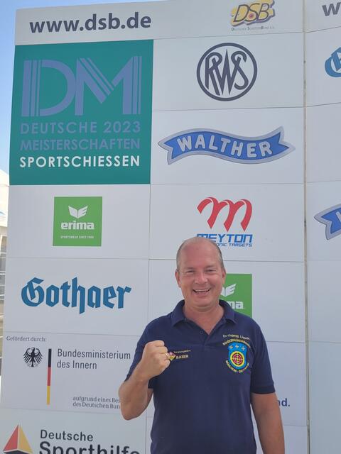 Dr. Thomas Lippok, Silbermedaillengewinner 2023 mit der Pistole 9mm darf in allen vier Disziplinen starten. 
