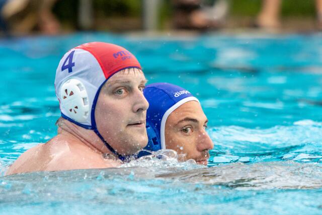 Lehrtes Abwehrchef hat das Spiel im Blick ... | Foto: Alexander Placzek