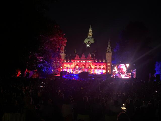 Rathaus in Rot