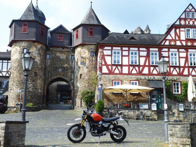 Ein Eis am Marktplatz vor dem Schoß Braunfels ist einfach ein Muß! 