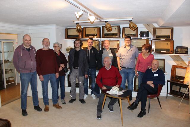 Die aktuellen ehrenamtlichen Mitarbeiter des Radio- und Telefonmuseums Wertingen. Nicht auf dem Bild: Heinz Maxzin, Franz Käsinger, Franz Bauer, Kurt Behringer, Boris Englmeier, Otto Killensberger, Robert Riedel, Dr. Alexander Hölzle. | Foto: Otto Killensberger