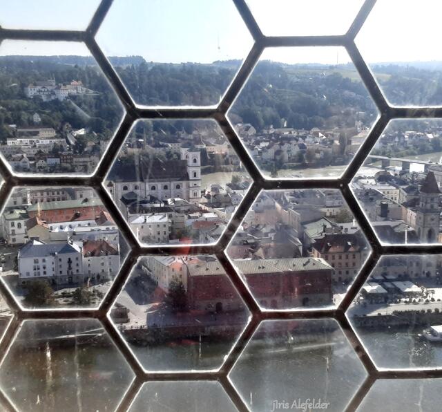 Gegenüber von der Burg sieht man die Wallfahrtskirche Mariahilf. Da dürft ihr "einige" Treppen hochsteigen. | Foto: Iris Alefelder