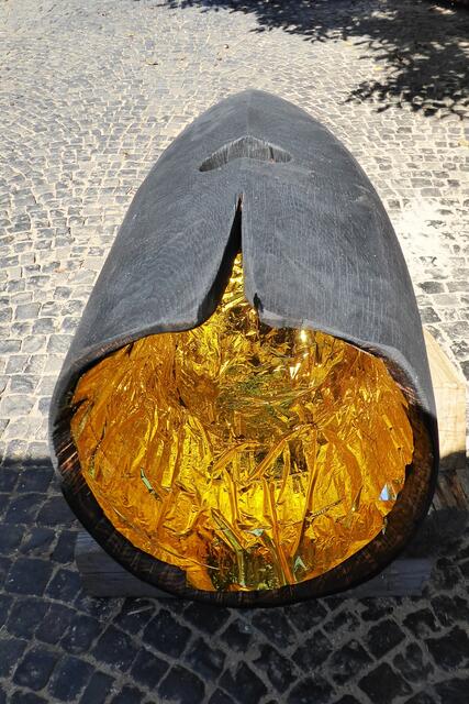 Matthias Heß fertigte eine Stele mit Öffnungen. Hier im Detail der obere Teil.