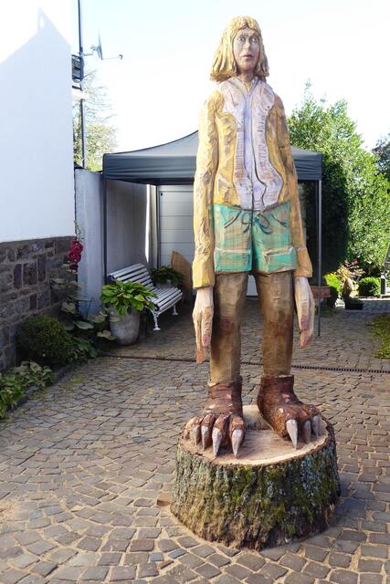 Ignaz Hubers Skulptur hat überlange Arme und Krallenfüße. Einen Namen hat sie bisher nicht. 