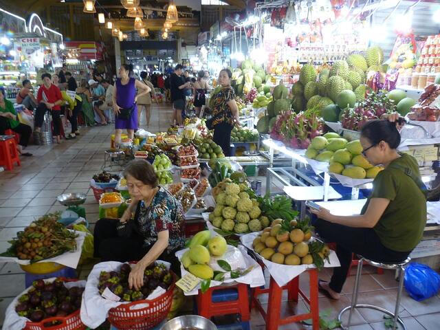 Der Fotoberichterstatter liebt Märkte.
