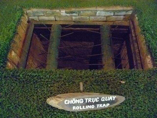 Rolling Trap. - Die Amerikaner haben mit Hochtechnologie gekämpft und zwischen 4,5 und 7 Millionen Tonnen Bomben abgeworfen. Den Krieg haben sie aber verloren.
