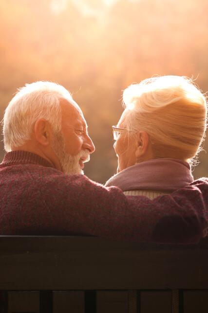 Für eine rechtzeitige Bestattungsvorsorge gibt es viele gute Gründe: Vor allem kann man damit seine Angehörigen von Entscheidungen und finanziellen Belastungen in einer emotional schwierigen Zeit entlasten.
 | Foto: DJD/Algordanza Erinnerungsdiamanten/Cherries - stock.adobe.com