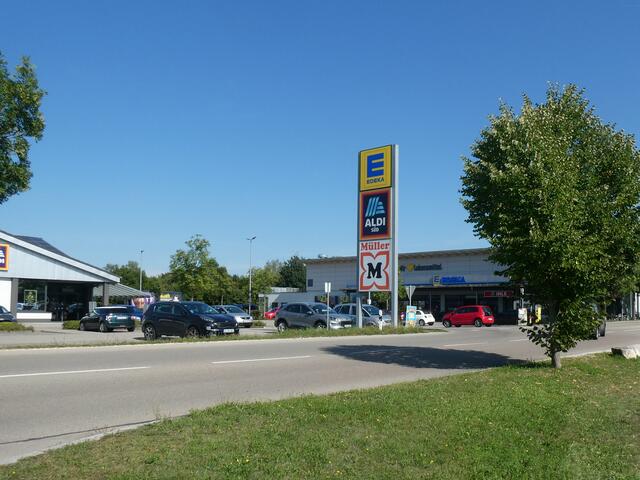 Einkaufszentrum in Friedberg-West | Foto: Dr. Hubert Raab