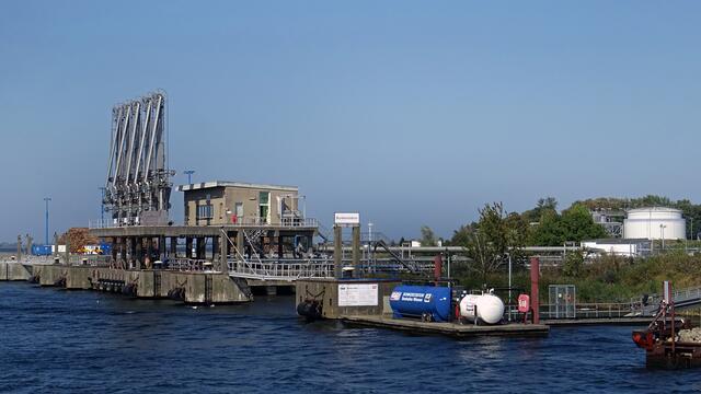 An der Bunkerstation des Seehafens. Foto: Helmut Kuzina
