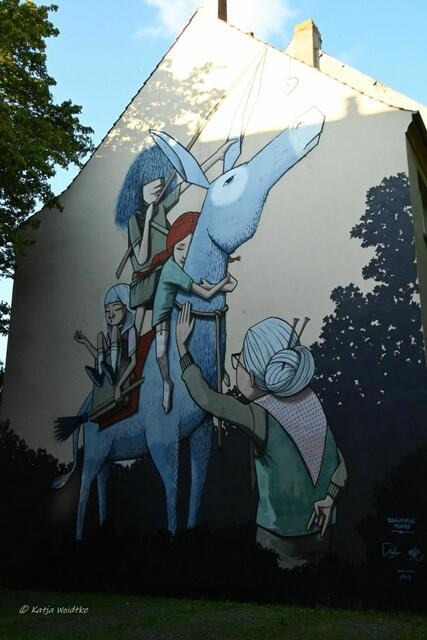 Streetart in Hildesheim (Foto: Katja Woidtke)

Heldinnen aus der Kindheit brachten Ole Görgens und Jan Heidemann auf eine Fassade. Erkennt ihr, um wen es sich handelt? | Foto: Katja Woidtke