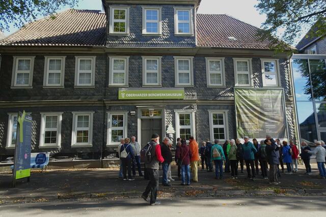 Warten auf den Einlaß ins Oberharzer Bergbaumuseum