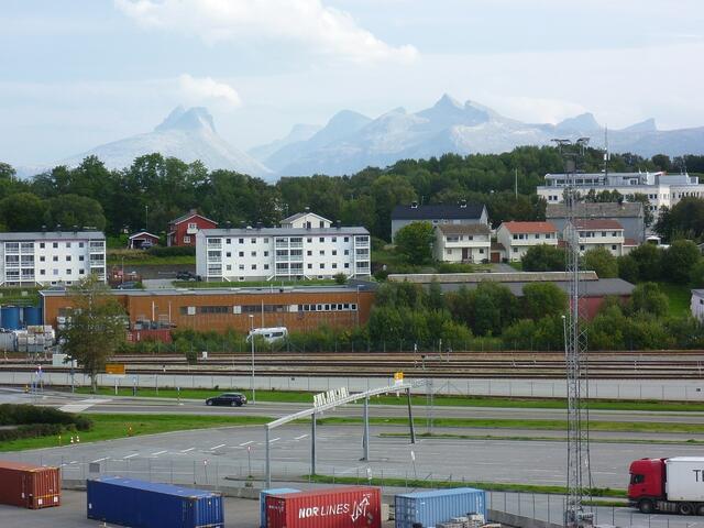 Die Costa ankert in „Bodo“.  
