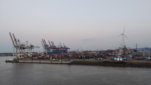 Containerhafen Hamburg.
