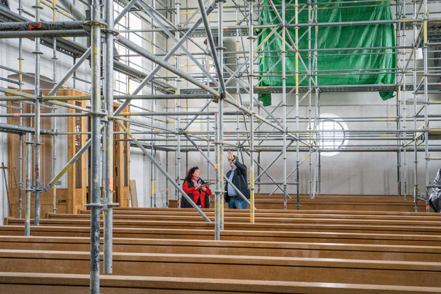 Nach dreijähriger Sanierung hat Bischof Dr. Bertram Meier die Wallfahrtskirche St. Afra im Felde mit einem feierlichen Pontifikalgottesdienst am 14. September 2024 wieder eröffnet. - Archivbilder von der Baustelle. Im Gespräch mit myheimat Reporterin Sabina Scherer gab Friedbergs Stadtpfarrer Pater Steffen Brühl Einblick in die Sanierungsarbeiten | Foto: FSeventfoto