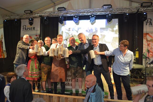 Der Fanfarenzug Markkleeberg spielte an dem Wochenende auf dem Volksfestumzug, bei der Stadtführung vor der City Galerie und am Fußballplatz kräftig auf.
